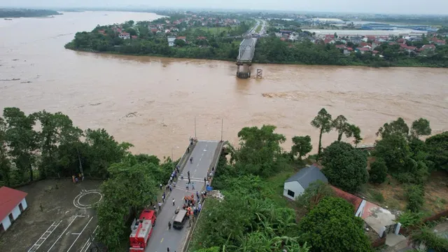 Khẩn trương nghiên cứu đầu tư xây dựng cầu Phong Châu mới​