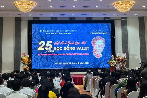 Ươm mầm những tài năng khoa học trẻ