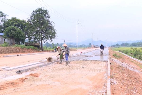 (TTV) Sơn Dương thi đua xây dựng huyện Nông thôn mới