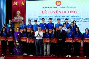 (TTV) Lễ tuyên dương học sinh, sinh viên vượt khó tiêu biểu;