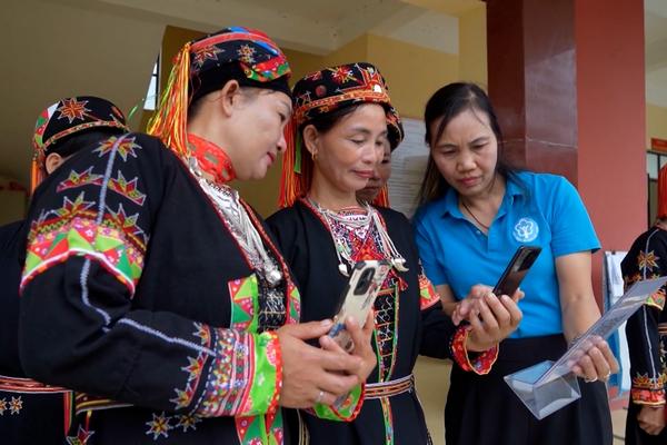 (TTV) Đưa bảo hiểm đến với phụ nữ dân tộc thiểu số