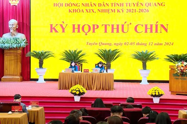 (TTV) Đại biểu HĐND tỉnh xem xét Báo cáo của Thường trực Hội đồng nhân dân tỉnh về việc thực hiện nghị quyết, kết luận, kiến nghị giám sát