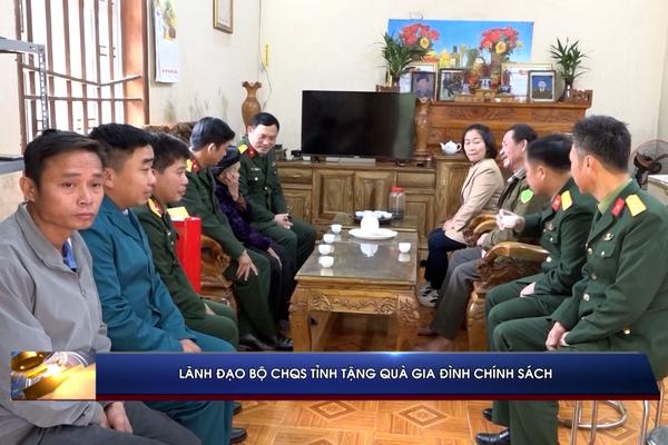 (TTV) Lãnh đạo Bộ Chỉ huy Quân sự tỉnh tặng quà gia đình chính sách