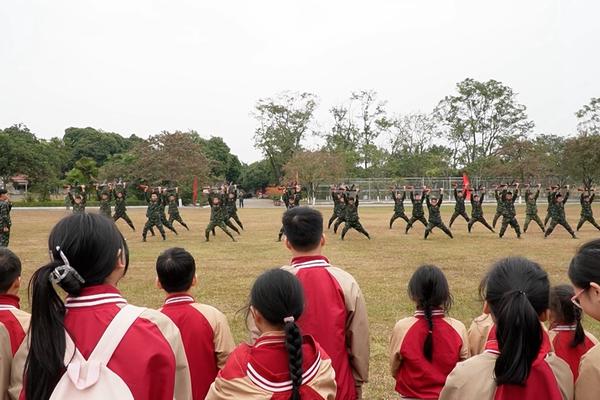 (TTV) “Một ngày làm chiến sỹ”