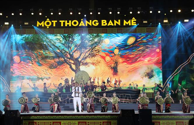 Cả nước hân hoan chào đón năm mới 2025  - Ảnh 4.