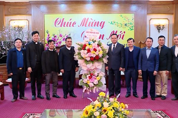 (TTV) GIÁO HẠT TUYÊN QUANG - GIÁO PHẬN BẮC NINH THĂM, CHÚC TẾT UBND TỈNH