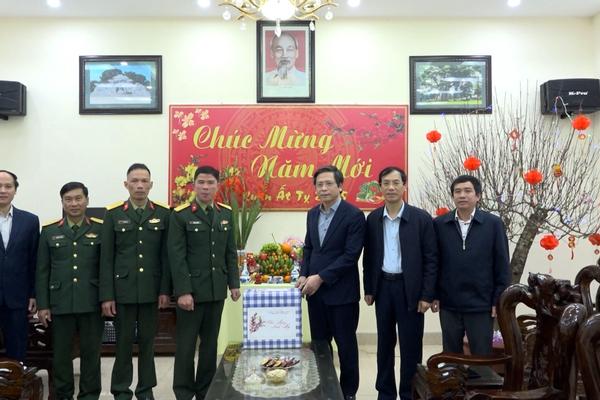 (TTV) LÃNH ĐẠO THÀNH PHỐ TUYÊN QUANG CHÚC TẾT BAN CHỈ HUY QUÂN SỰ THÀNH PHỐ