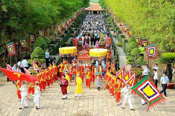 Thủ tướng Chính phủ yêu cầu thực hiện nếp sống văn minh, an toàn, tiết kiệm trong Lễ hội xuân năm 2025