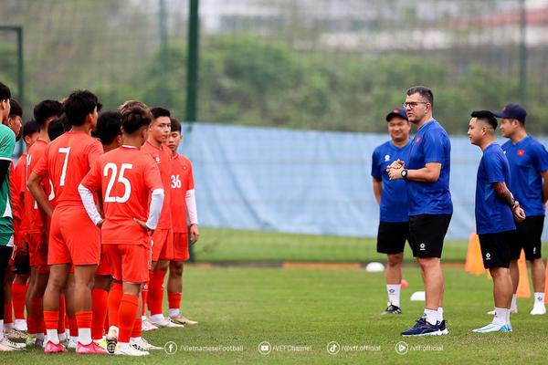 HLV Cristiano Roland: “U17 Việt Nam cố gắng giải quyết từng trận đấu tại VCK châu Á”