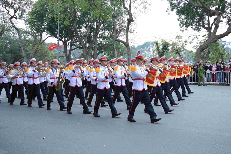 Sôi nổi các màn biểu diễn kỵ binh, cảnh khuyển trên đường phố Hà Nội- Ảnh 9.