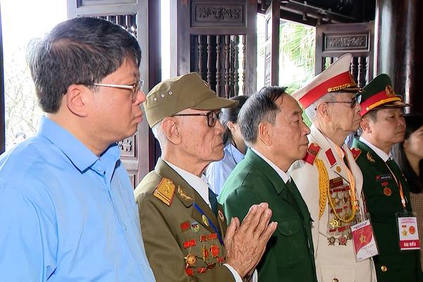 (TTV) Đoàn Cựu chiến binh 3 chiến dịch lịch sử cách mạng Việt Nam dâng hương tại Đền thờ Chủ tịch Hồ Chí Minh