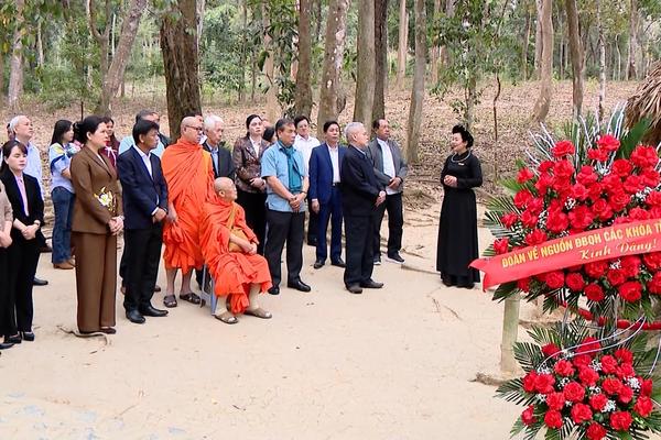 (TTV) Đoàn đại biểu Quốc hội tỉnh Sóc Trăng hành trình về nguồn tại Khu Di tích Quốc gia đặc biệt Tân Trào