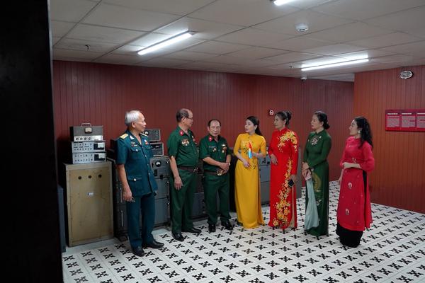 KÝ SỰ NGƯỜI TUYÊN QUANG TRÊN MỌI MIỀN TỔ QUỐC - TẬP 1 NGƯỜI TUYÊN QUANG Ở THÀNH PHỐ MANG TÊN BÁC