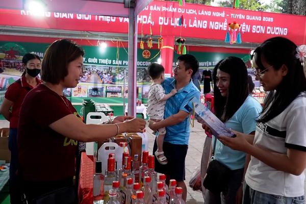 (TTV) Sản phẩm làng nghề gắn với phát triển du lịch