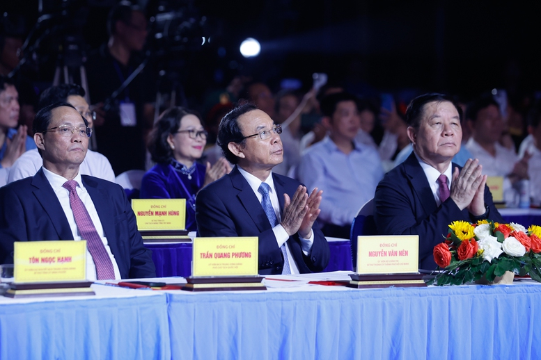 Thủ tướng: Kỷ niệm 50 năm ngày giải phóng Côn Đảo, quyết tâm lập những kỳ tích mới, hào hùng và oanh liệt hơn - Ảnh 5.
