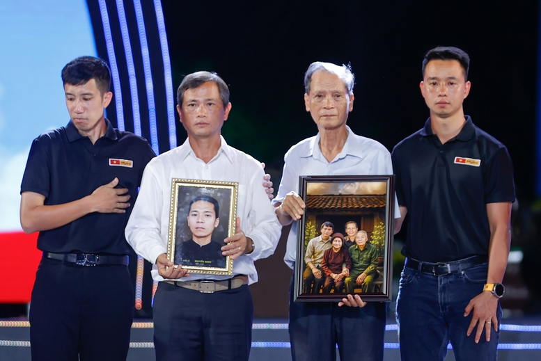 Thủ tướng: Kỷ niệm 50 năm ngày giải phóng Côn Đảo, quyết tâm lập những kỳ tích mới, hào hùng và oanh liệt hơn - Ảnh 15.