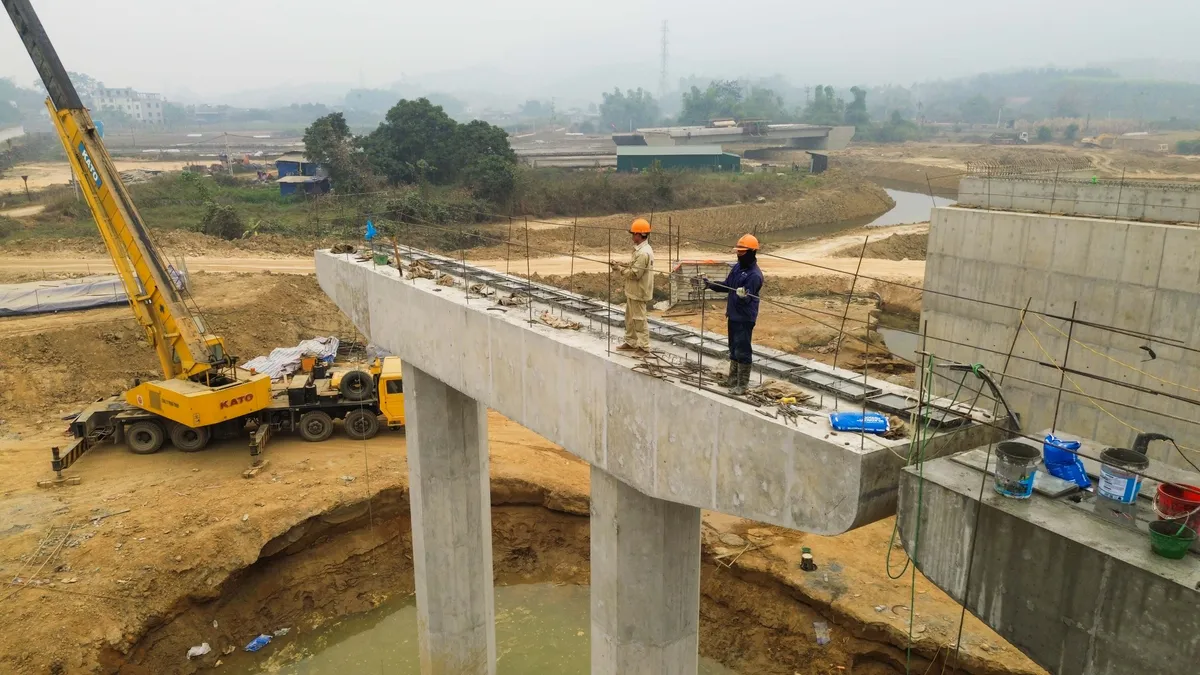 Tăng tốc giải ngân vốn đầu tư công - Ảnh 1.