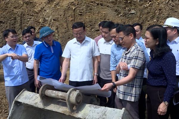 (TTV) Kiểm tra tiến độ thực hiện Dự án xây dựng tuyến đường thành phố Bắc Kạn - Hồ Ba Bể kết nối sang Na Hang, Tuyên Quang