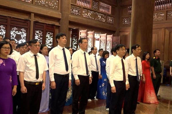 (TTV) Đoàn đại biểu thành phố Tuyên Quang dâng hương tại Khu di tích K9 Đá Chông