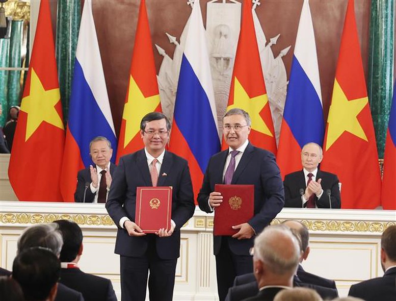 Tổng Bí thư Tô Lâm và Tổng thống Nga V. Putin chứng kiến trao các văn kiện hợp tác- Ảnh 3.