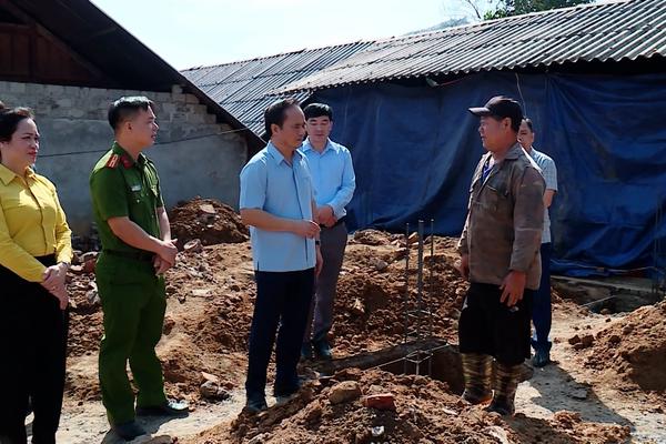(TTV) Lãnh đạo tỉnh kiểm tra tiến độ xây dựng nhà tạm, nhà dột nát tại huyện Yên Sơn