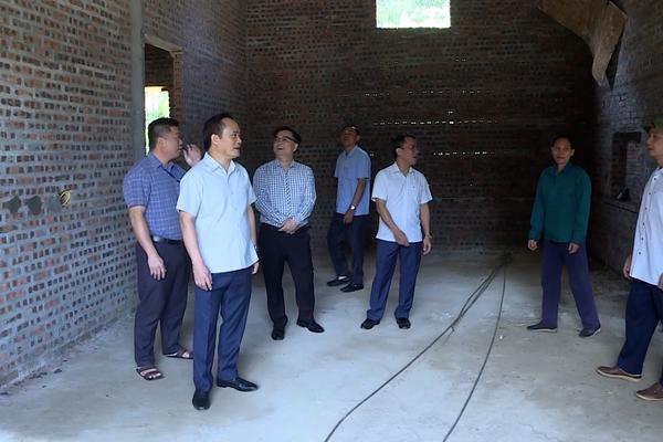 (TTV) Lãnh đạo tỉnh kiểm tra công tác xóa nhà tạm, nhà dột nát trên địa bàn huyện Chiêm Hóa