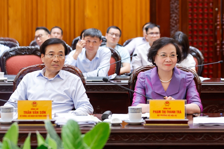 Thủ tướng: Các bộ cần rà soát, phân cấp, phân quyền hơn nữa cho địa phương- Ảnh 6.