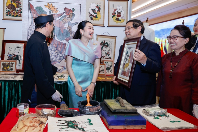 Thủ tướng Phạm Minh Chính cùng Thủ tướng Thái Lan tham quan triển lãm sản phẩm thủ công mỹ nghệ Việt Nam- Ảnh 10.
