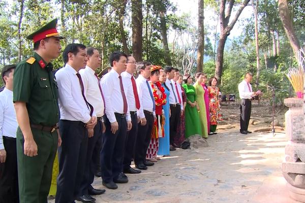 (TTV) Đoàn đại biểu điển hình học tập và làm theo tư tưởng, đạo đức, phong cách Hồ Chí Minh báo công dâng Bác