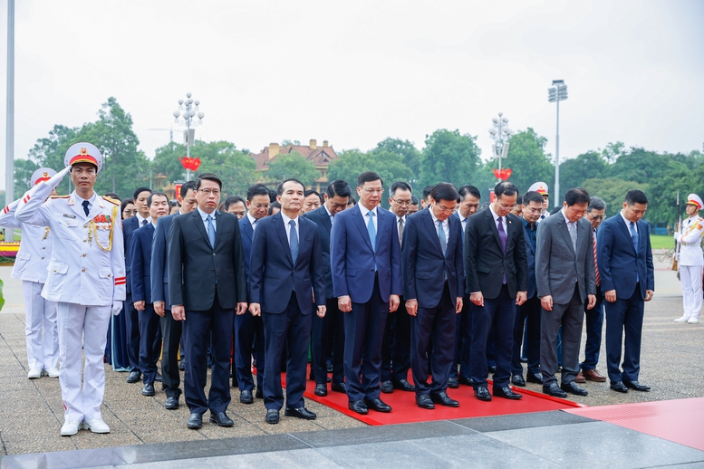 Kỷ niệm 135 năm Ngày sinh Chủ tịch Hồ Chí Minh: Lãnh đạo Đảng, Nhà nước vào Lăng viếng Bác- Ảnh 7.