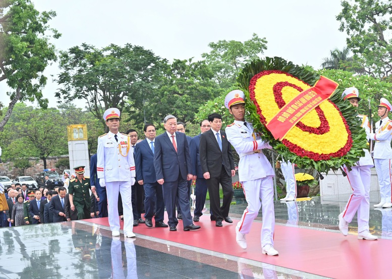 Kỷ niệm 135 năm Ngày sinh Chủ tịch Hồ Chí Minh: Lãnh đạo Đảng, Nhà nước vào Lăng viếng Bác- Ảnh 8.