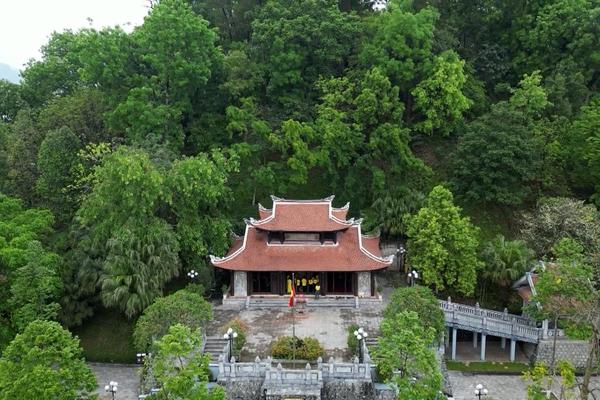 (TTV) Người dân thành kính dâng hương tưởng nhớ Bác Hồ