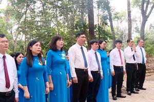 (TTV) Thường trực HĐND tỉnh dâng hương tại Tân Trào