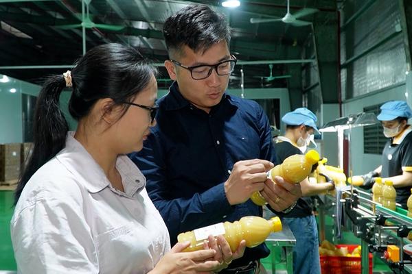 (TTV) Chàng trai 9 chum mang thương hiệu Việt vươn ra thế giới