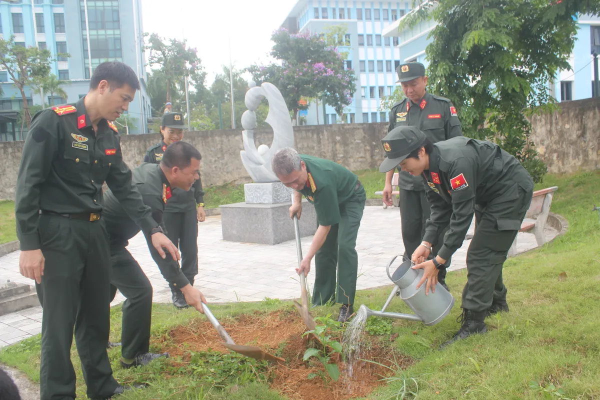 Tăng cường hợp tác giữa Bộ Công an và Bộ Quốc phòng trên lĩnh vực gìn giữ hòa bình LHQ - Ảnh 1.