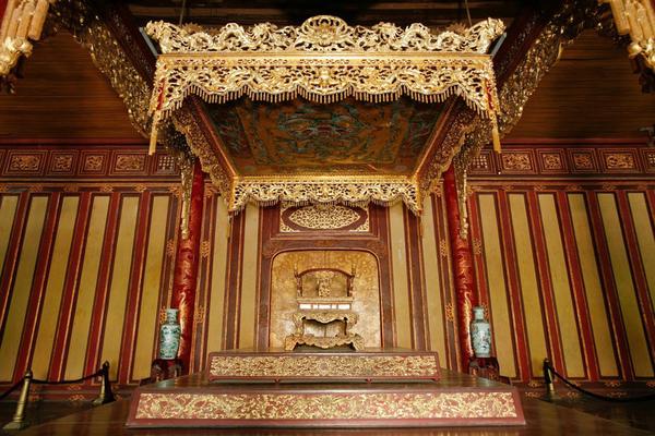 Phó Thủ tướng chỉ đạo xử lý vụ việc bảo vật quốc gia "Ngai vua triều Nguyễn" bị phá hoại