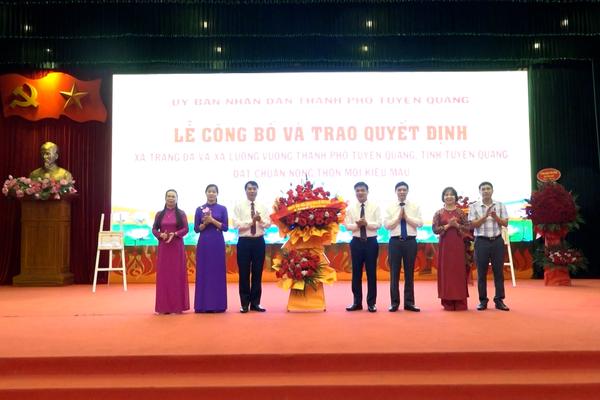 (TTV) Lễ công bố và trao quyết định xã Tràng Đà, xã Lưỡng Vượng đạt chuẩn nông thôn mới kiểu mẫu