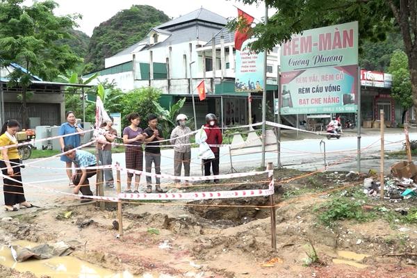 (TTV) Xuất hiện hố sụt lún tại xã Tân Thanh, huyện Sơn Dương
