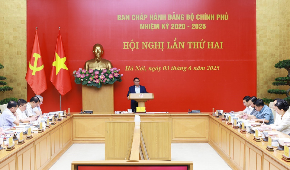 Thủ tướng: Bám sát mục tiêu tăng trưởng 2 con số, thích ứng với nhiệm vụ đột xuất, bất ngờ - Ảnh 1.