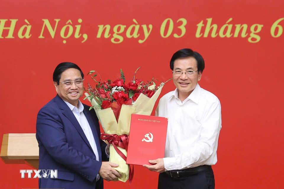 Thủ tướng: Bám sát mục tiêu tăng trưởng 2 con số, thích ứng với nhiệm vụ đột xuất, bất ngờ - Ảnh 2.