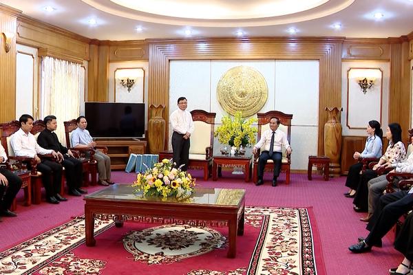 (TTV) Lãnh đạo Ủy ban nhân dân tỉnh tiếp Đoàn chức sắc, chức việc Giáo phận Hưng Hóa