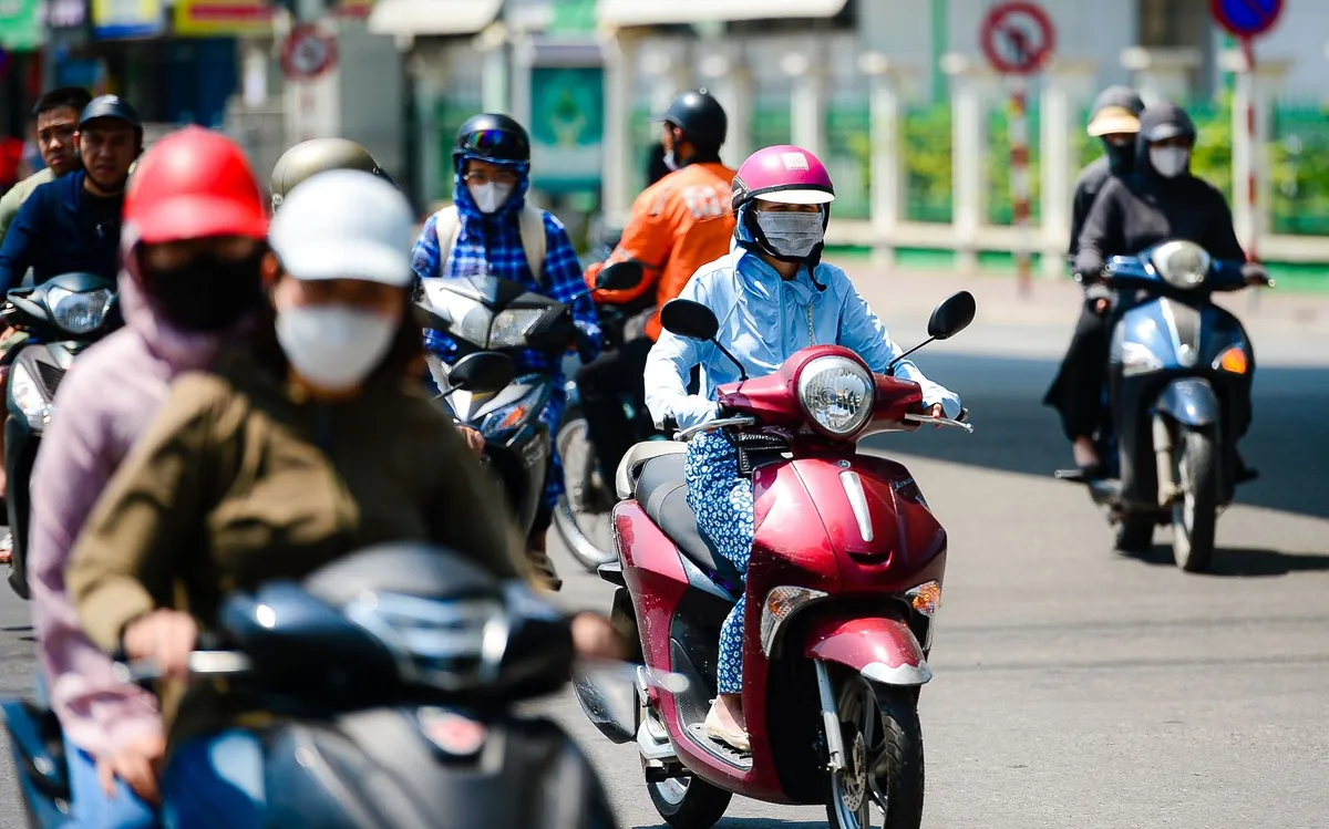 Thời tiết ngày 7/6: Nắng nóng diện rộng, cảnh báo mưa dông và lốc xoáy trên biển