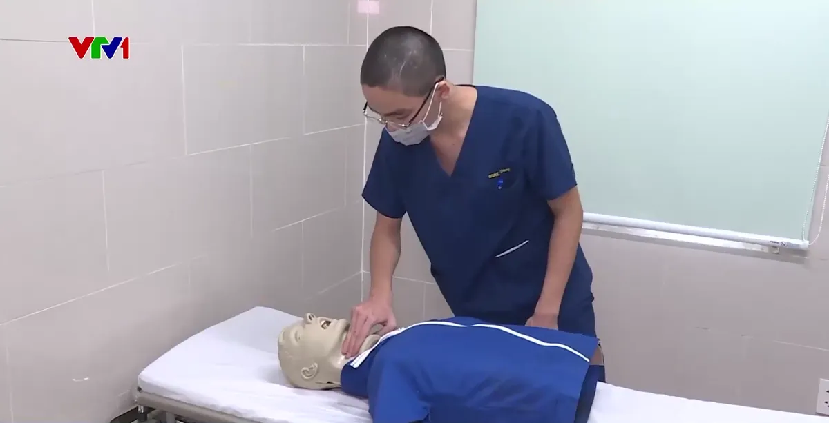 Bác sĩ khuyến cáo cách sơ cấp cứu người bị sét đánh: 7 phút quyết định sự sống