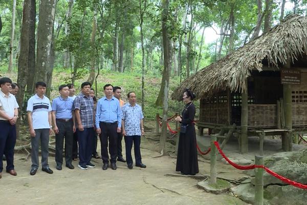 (TTV) Đoàn công tác của HĐND tỉnh Thanh Hóa hành trình về nguồn