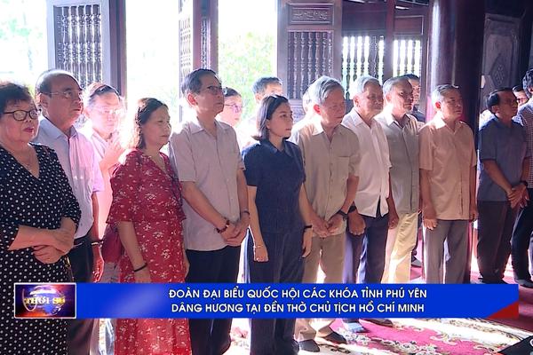 (TTV) Đoàn đại biểu Quốc hội các khóa tỉnh Phú Yên dâng hương tại đền thờ Chủ tịch Hồ Chí Minh