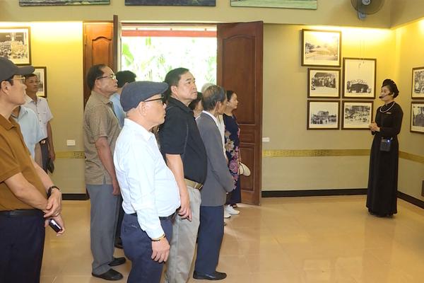 (TTV) Đoàn ĐBQH các khoá tỉnh Quảng Ngãi hành trình về nguồn