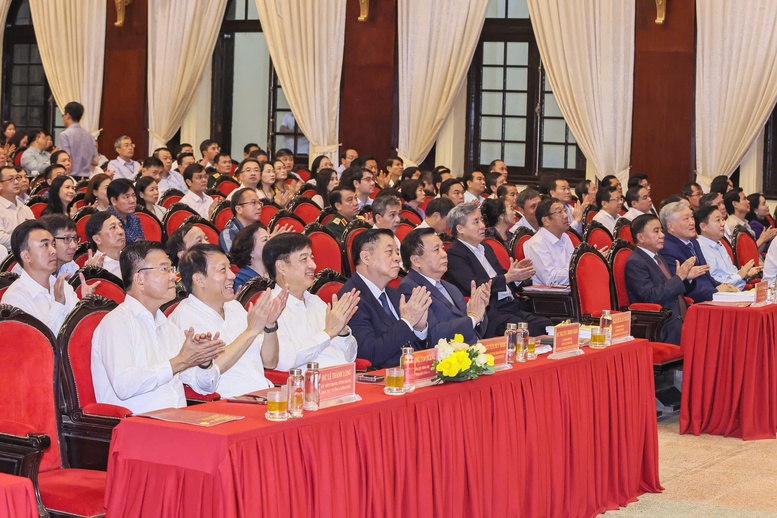 Thủ tướng: Điều quan trọng nhất trong cuộc cách mạng về bộ máy là chuyển đổi trạng thái sang kiến tạo, chủ động phục vụ người dân - Ảnh 2.