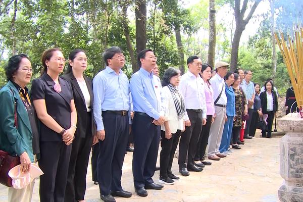   (TTV) Đoàn ĐBQH các khóa Thành phố Hồ Chí Minh, Bến Tre, Bình Dương hành trình về nguồn