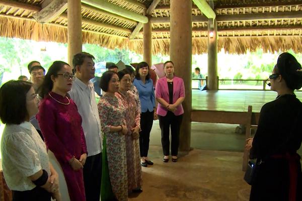 (TTV) Đoàn đại biểu Quốc hội các khóa Thành phố Hà Nội hành trình về nguồn