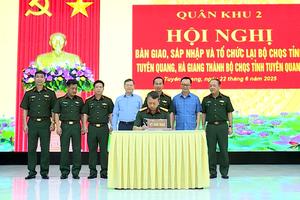 (TTV) Hội nghị bàn giao, sáp nhập và tổ chức lại Bộ CHQS tỉnh Tuyên Quang và Hà Giang thành Bộ CHQS tỉnh Tuyên Quang;